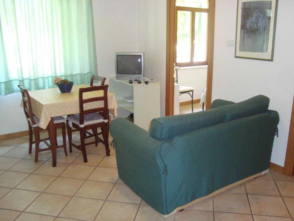Residence Bizzoni Terni Habitación foto