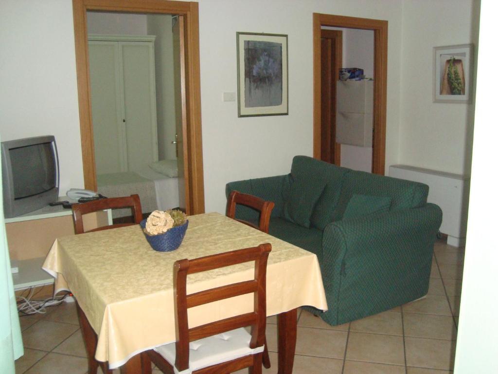 Residence Bizzoni Terni Habitación foto